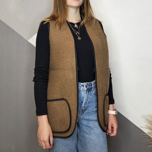 Жилет из верблюжьей шерсти